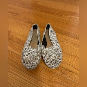 TOMS Black and White Mosaic Alpargata Canvas Shoes size 7.5 *Good Condition*